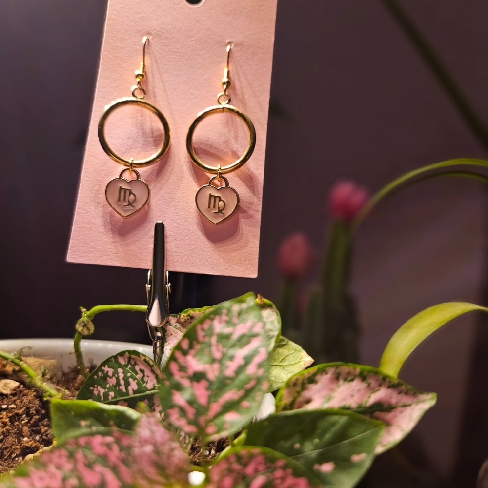 SOLD ❌️Virgo ♍️ pink heart hoop earrings